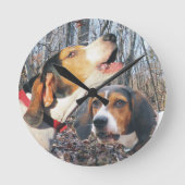 Wanderercoonhound-Walduhr HeulensTreeing Runde Wanduhr (Vorderseite)