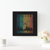 Wanderfrau Camping Vintag Quadratische Wanduhr (Zuhause)