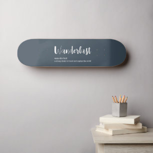 Wanderlust-Definition weiß grau blau Farbe Skateboard