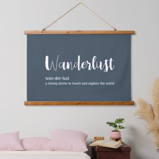 Wanderlust-Definition weiß, grau Wandteppich Mit Holzrahmen (Schlafzimmer)