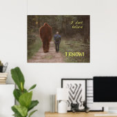 WANDERN MIT BIGFOOT SASQUATCH - ICH WEISS POSTER (Heimbüro)