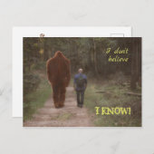 WANDERN MIT BIGFOOT SASQUATCH - ICH WEISS POSTKARTE (Vorne/Hinten)