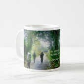 Wandern mit Tasse (Vorderseite Links)