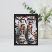 Wandern Sie eine Meile in meinen Schuhen - Inspira Postkarte (Stehend Vorderseite)