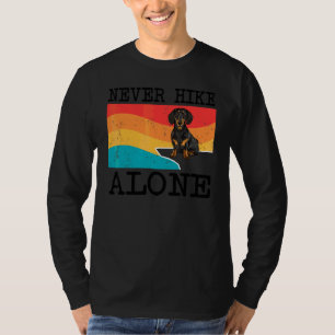 Wandern Sie niemals allein Schwarzes Dachshund-Gra T-Shirt
