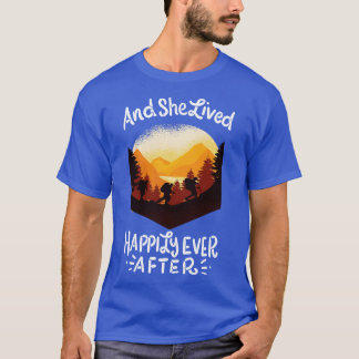 Wandern und sie lebte glücklich immer nach T-Shirt
