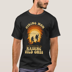 Wandernde Mutter, die wilde Kinder großzieht Retro T-Shirt