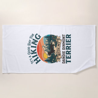 Wandernder Dandie Dinmont Terrier Hund Berge Sonne Strandtuch