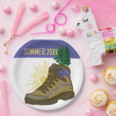 Wandernder personalisierter Camping-Picknick Pappteller (Party)