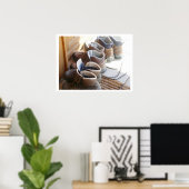 Wanderstiefel, die sich an der Außentür der Kabine Poster (Heimbüro)