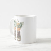 Wanderstiefel & Wildblumen Kaffeetasse (Vorderseite Links)