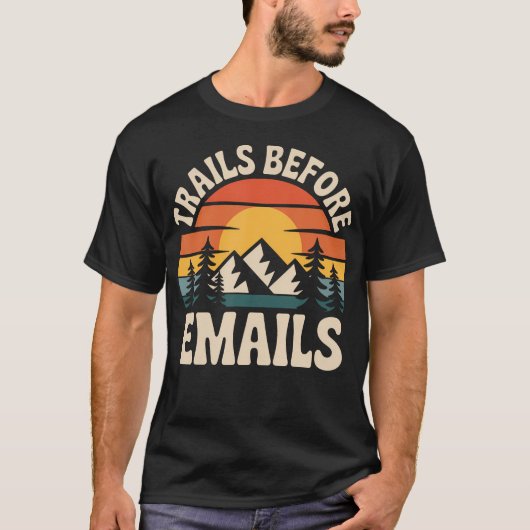 Wanderungen vor lustigen E-Mails T-Shirt (Vorderseite)