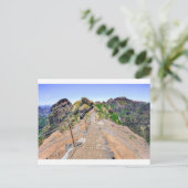 Wanderweg hinauf in den Bergen auf Madeira Portuga Postkarte (Stehend Vorderseite)