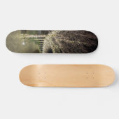 Wanderweg mit leuchtenden Bäumen Skateboard (Horizontal)