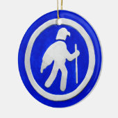 Wanderwegmarkierung mit Habicht Keramik Ornament (Links)