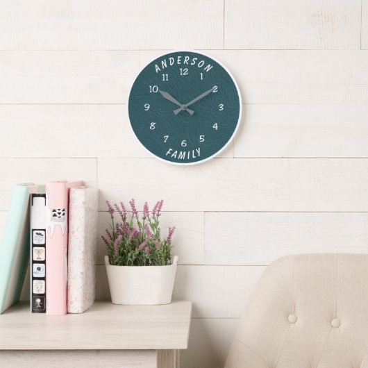 Wanduhr mit Familienname (Lesesaal)