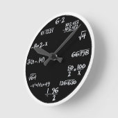 Wanduhr mit schwarzweißer Gleichung (Winkel)
