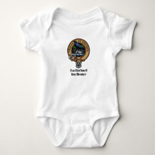 Wappen des Clan MacDonell of Glengarry über Tartan Baby Strampler