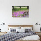 Warenkorb auf dem Feld Phlox, Blauer Bonnets Leinwanddruck (Insitu (Schlafzimmer))