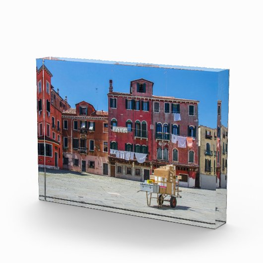 Warenkorb mit Kartons in Venedig Fotoblock (Rechts)