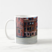 Warenkorb mit Kartons in Venedig Kaffeetasse (Links)