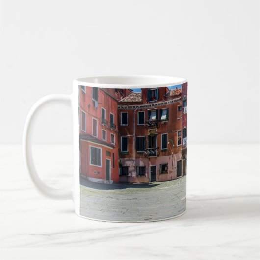 Warenkorb mit Kartons in Venedig Kaffeetasse (Links)