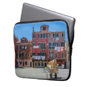 Warenkorb mit Kartons in Venedig Laptopschutzhülle (Vorderseite Links)