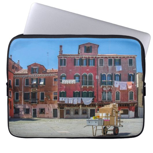 Warenkorb mit Kartons in Venedig Laptopschutzhülle (Vorderseite)