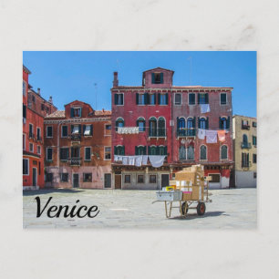 Warenkorb mit Kartons in Venedig Postkarte