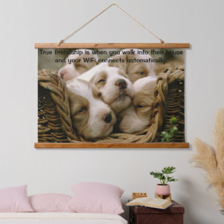 Warenkorb voller Welpen Wandteppich Mit Holzrahmen