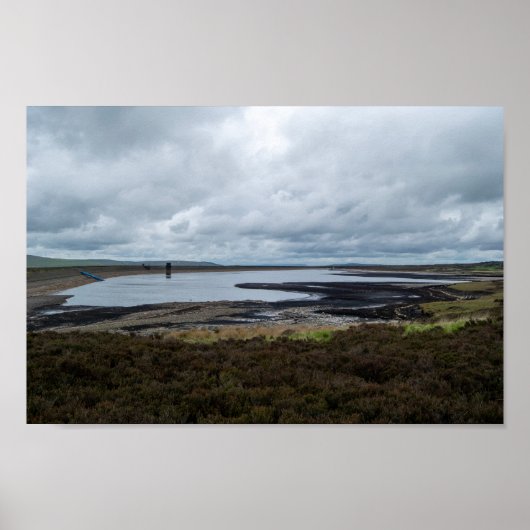 Warland Reservoir: Tranquil Moorland Waters Poster (Vorne)