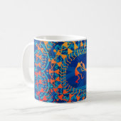 Warli-Malerei - traditionell gezeichnete Handarbei Kaffeetasse (Vorderseite Links)