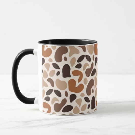 Warm Neutral Abstract Mug – Modern Organic Pattern Tasse (Links)