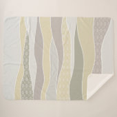 Warm rosa Gelbgrün abgerundeter Streifen Abstrakte Sherpadecke (Vorderseite (Horizontal))