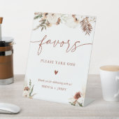 Warm Terracotta Earthy Boho Floral Favors Wedding Sockelschild (In SItu)