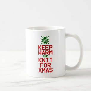 Warm und Strick für Weihnachten behalten Kaffeetasse