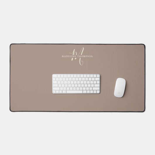Warmby Beige Mit Monogramm Script Schreibtischunterlage (Tastatur & Maus)