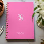 Warme rosa Split Year Spiral Weekly Planer<br><div class="desc">Einfache Personal Schreibwaren 2025  Jahres-/Wochenplaner mit fett formatierten Teiljahresziffern. Jährlicher Planer (12 Monate) mit offenen monatlichen Übersichten und wöchentlichen Planungsblättern. Bedecken Sie eine kuratierte Auswahl an modernen Farben. Kontaktieren Sie uns für Hilfe bei der Personalisierung oder Erstellung einer speziellen Farbkombination.</div>