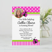 Warme Rosa und grüne Ladybug BIrthday Einladungen (Stehend Vorderseite)