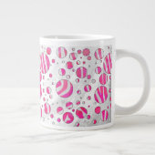 Warme rosa und weiße Zebra-Polka-Punkte Jumbo-Tasse (Rechts)