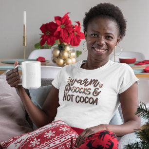 Warme Socken Hot Cocoa Weihnachten T-Shirt