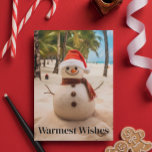 Warme Wünsche Schneemann den Strand Feiertagskarte<br><div class="desc">Dieses Design entstand durch digitale Kunst und kann in dem Bereich personalisiert sein, der durch das Ändern des Fotos und/oder Textes zur Verfügung gestellt wird. Oder Sie können es anpassen, indem Sie den Mausklick auswählen, um weitere Optionen anzupassen, um die Farbe des Hintergrunds zu löschen oder zu ändern, Text hinzuzufügen,...</div>