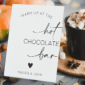 Wärmen Sie an der heißen Schokolade auf Sockelschild