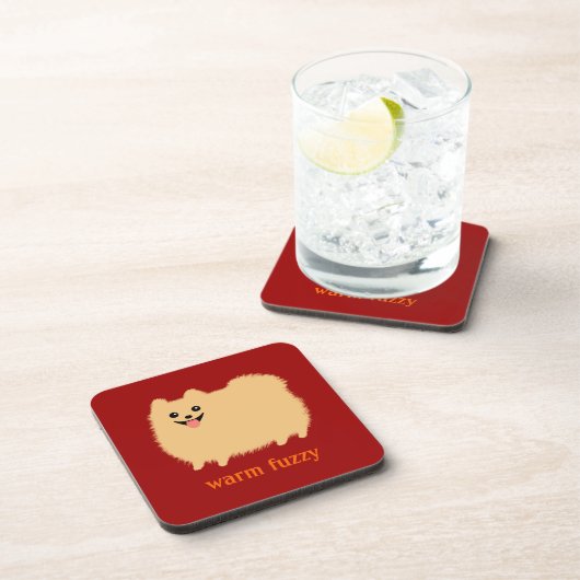 "Warmer flockiger" niedlicher Spitz mit Getränkeuntersetzer (Rechte Seite)