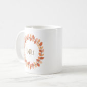 Warmer Herbst-Blatt-Kranz-Name-Design Kaffeetasse (Vorderseite Links)