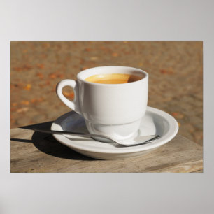 Warmer Kaffee in weißer Keramik Poster