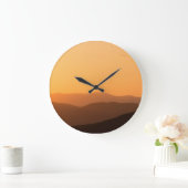 Warmer Mountain Sunset Große Wanduhr (Zuhause)