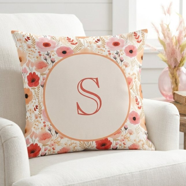 Warmer Pfirsich- und Korallen-Mohn-Blumen-Initiale Kissen (Monogrammed poppy throw pillow for a granddaughter's new college dorm bedding.)