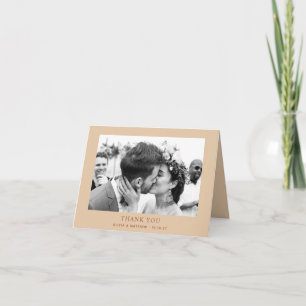 Warmer Pfirsichsand Neutral Hochzeit Foto gefalt Dankeskarte