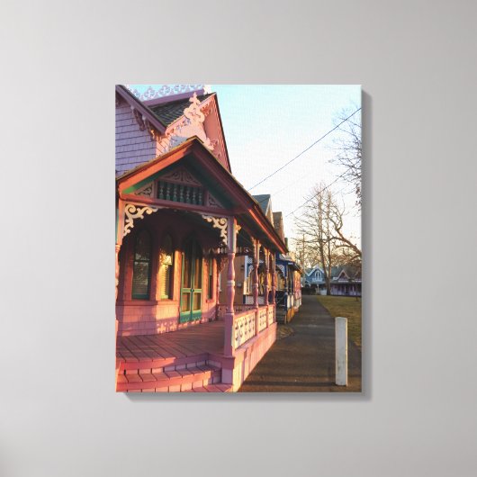 Warmer Sonnenuntergang auf Gingerbread - Martha's Leinwanddruck (Vorderseite)